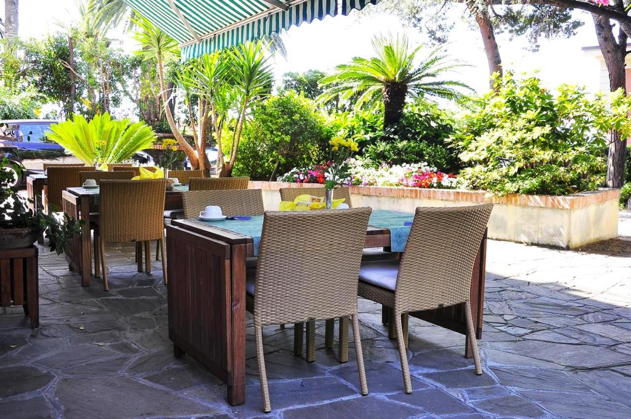 Esperia Hotel 3*